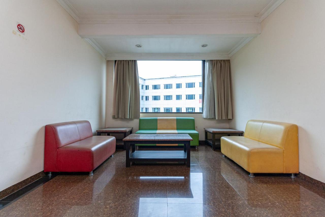 Reddoorz Premium At Hotel Ratu Residence Paalmerah Exterior foto