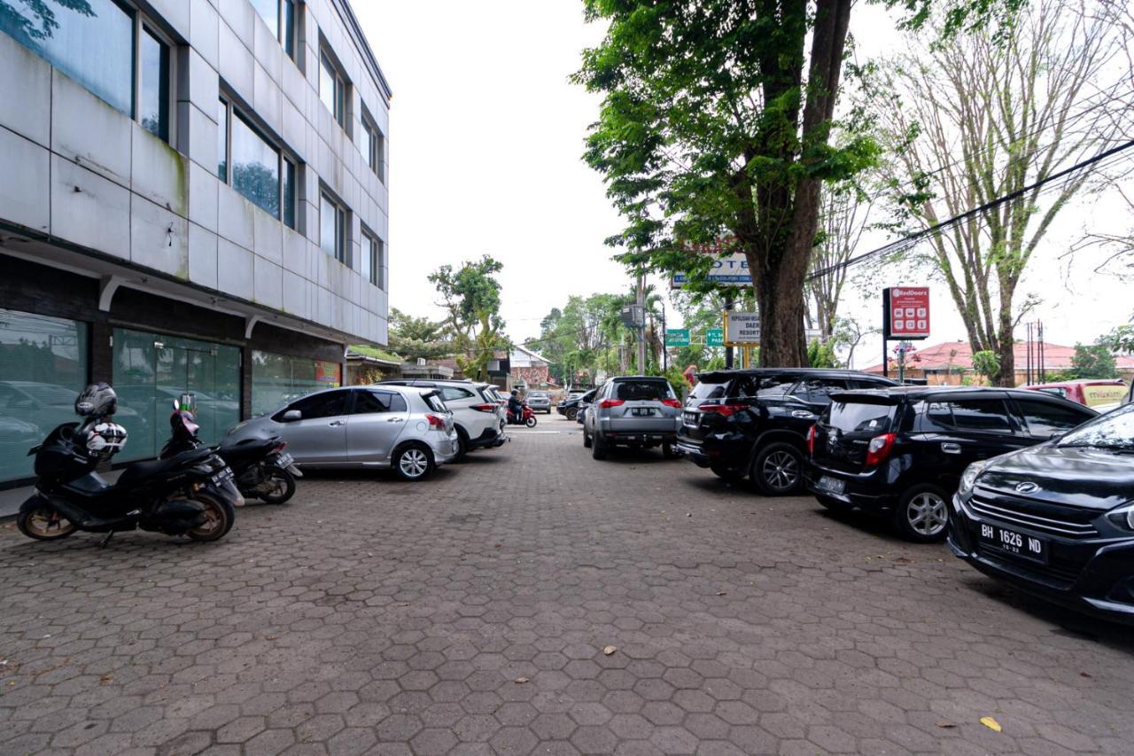 Reddoorz Premium At Hotel Ratu Residence Paalmerah Exterior foto