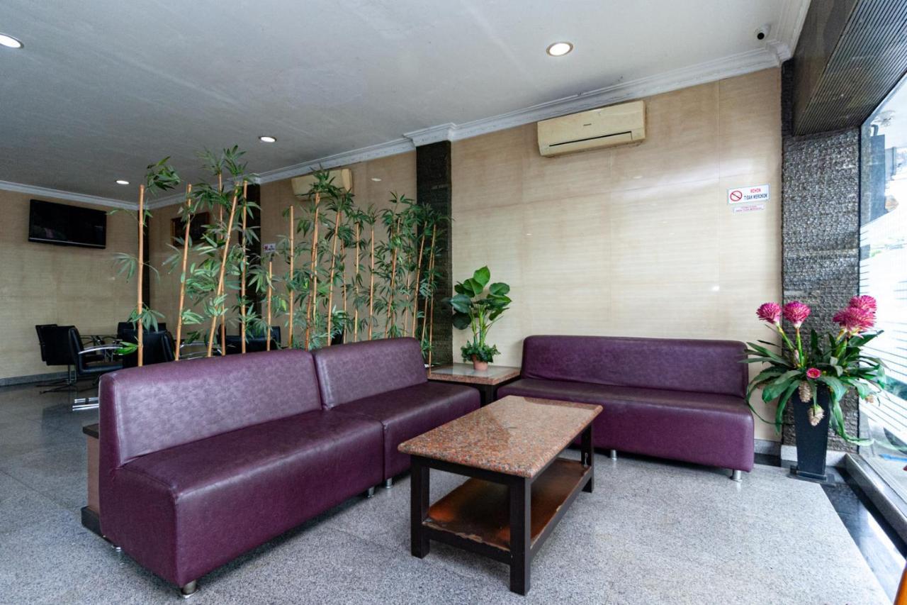 Reddoorz Premium At Hotel Ratu Residence Paalmerah Exterior foto